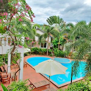 Hanz Blue Pool Bungalow